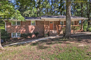 Quaint College Park Home - 12 Mi to Atlanta!